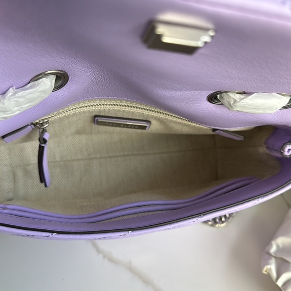 Tory Burch
Small Kira Chevron Leather
Convertible Shoulder Bag - Picture 7 of 7